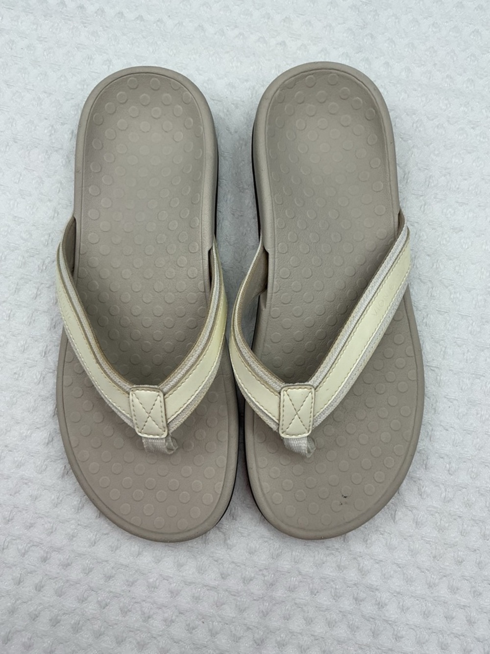 Vionic Beige Cream Thong Sandals - Picture 7 of 10